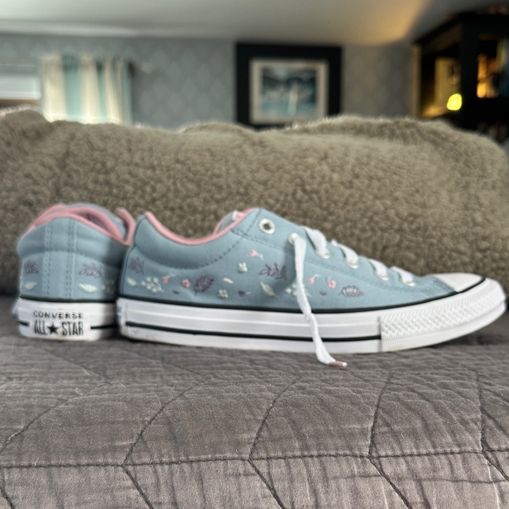 Converse Kids Sneakers in Light Blue and Pink